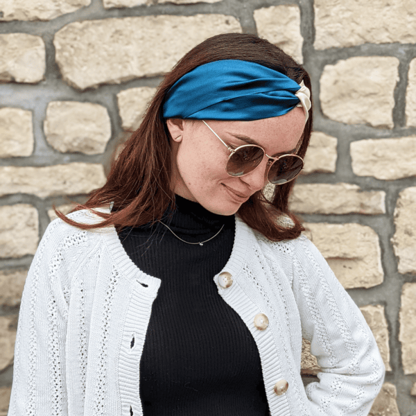 Headband double en soie bicolore beige et marine – Image 2