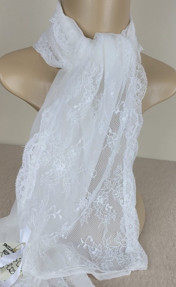 Écharpe mousseline de soie blanche et dentelle de Calais 137x20cm