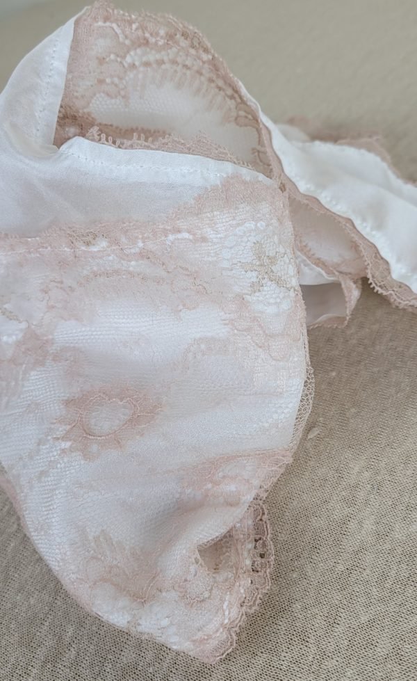 Écharpe pongé de soie blanc et dentelle de Calais – Image 4