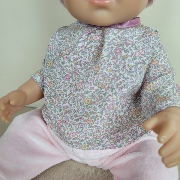 Pantalon, chemise et bonnet pour poupon (42cm), velours et liberty – Image 7