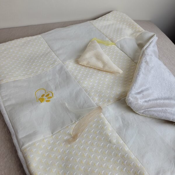 Plaid pour animaux jaune